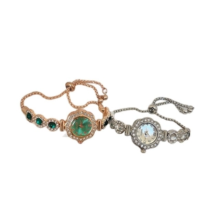 Eleganter geometrischer Strass-Uhrenarmband mit verstellbarem Zugband in Gold und Silber