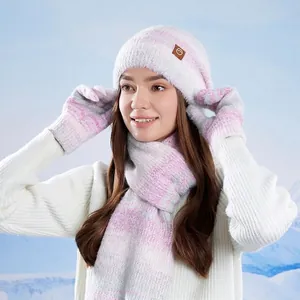 Set in maglia sfumata rosa e grigio con berretto, sciarpa e guanti per il calore invernale