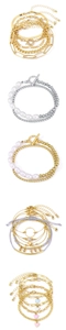 Détails de bracelets superposés en chaînes dorées et argentées avec perles et cœurs