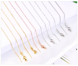 Detail of adjustable stainless steel necklaces in gold, rose gold and silver finishes