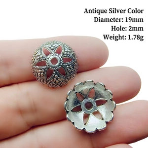 Detailed view of antique silver flower bead caps with 19mm diameter and hollow petals