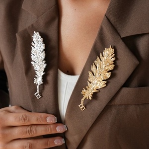 Vintage Feather Brooch Alloy Rhinestone Crystal With Square Pendant Retro Suit Lapel Pin Fashion Jewelry For Women