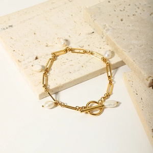 18K gold-plated stainless steel chain bracelet with freshwater baroque pearls and OT clasp