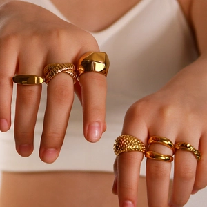 Hammered Texture Geometric Stainless Steel Ring For Women Eighteen Karat Gold Plated Irregular Chunky Finger Ring Fashion Jewelry