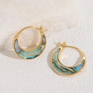 Eleganti orecchini a cerchio a mezzaluna placcati oro 14K con inserti in abalone