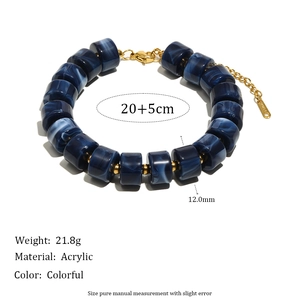 Détails des perles en acrylique marbré bleu foncé avec accents dorés et mesures