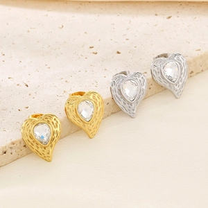 Orecchini A Cuore Acciaio Inossidabile Texture Martellata Zircone Goccia D'acqua Stile Palazzo Vintage Elegante Donna