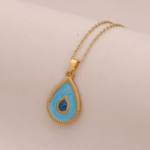 Collier goutte d'or avec pendentif en émail bleu et détail de pierre étincelante