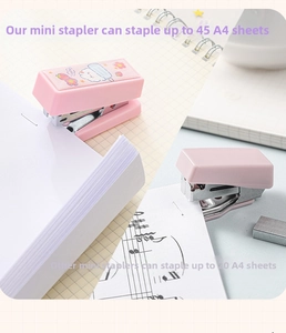 Mini cucitrice portatile rosa con cartone animato e capacità di rilegatura di 45 fogli