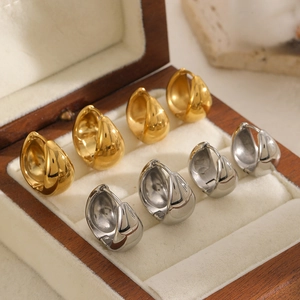 Orecchini A Cerchio In Acciaio Inossidabile Placcato Oro 18K Lisci Minimalisti Per Donna