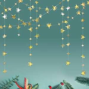 Ghirlanda di stelle dorate appesa per feste festive e decorazioni per matrimoni