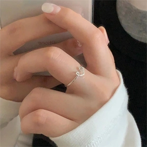 Close-up of a minimalist 925 silver heart ring worn on a finger in a Korean INS style