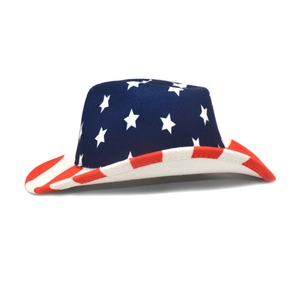 Chapeau de cowboy western avec drapeau américain, couronne bleue étoilée et bord rayé