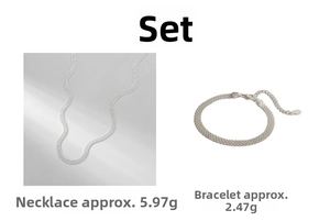 Detail der gewebten 925er Sterlingsilber Kette und des Armbands mit Gewichtsangaben