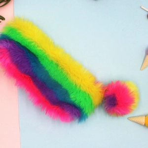 Astuccio per matite in peluche arcobaleno con morbido pompon decorativo soffice