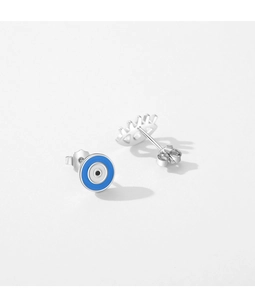 Vue détaillée des puces en argent S925 avec œil bleu émaillé et main de Fatma