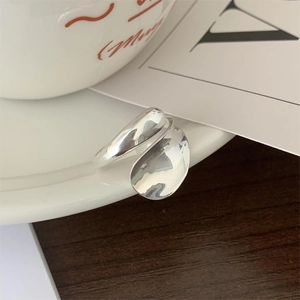 Minimalist S925 sterling silver asymmetrical wide leaf open ring with polished finish