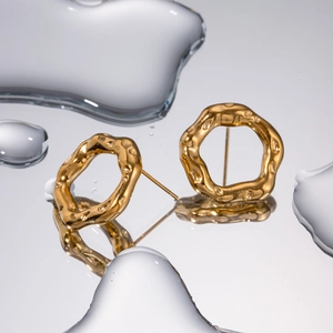 Orecchini a cerchio in acciaio inossidabile oro 18K con trama lava martellata cava
