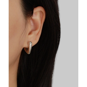 Close-up of minimalist s925 silver triangular heart earring worn by a model