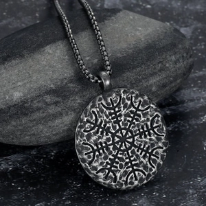 Viking Vegvisir Compass Rune Pendant Necklace Stainless Steel Retro Distressed Mens Nordic Style Jewelry Accessory