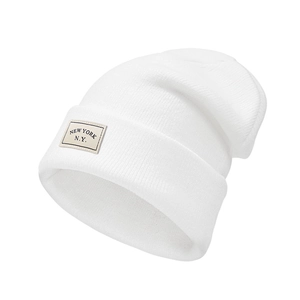 White knit beanie with embroidered New York patch for winter outdoor and hip-hop style