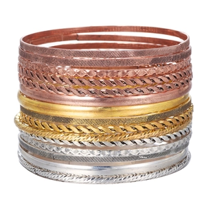 Set van 12 meerlaagse metalen armbanden in goud, zilver en roségoud met diverse texturen