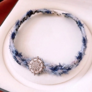 Collier ras du cou en peluche avec pendentif soleil serti de diamants pour femmes