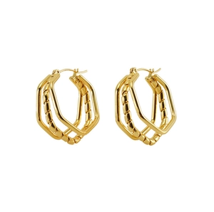 Detail of 18K gold multilayer geometric hoop earrings with twisted rope and smooth finish