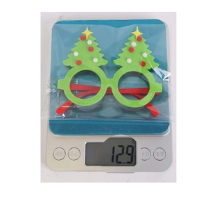 Detailed view of lightweight 12.9g green felt Christmas tree party glasses on a digital scale