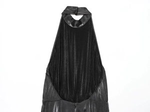 Vue détaillée de face du combishort dos nu noir métallisé avec tissu plissé et col en V