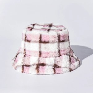 Bob en peluche à carreaux rose élégant avec texture douce pour la chaleur d'hiver
