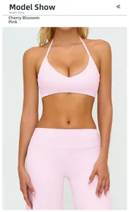 Vorderansicht des Halter-Sport-BHs und der High-Waist-Leggings in Kirschblütenrosa