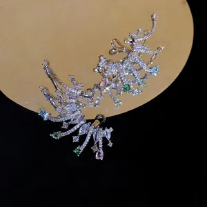 Boucles d'oreilles ailées en argent avec pierres de zircone colorées sur miroir doré
