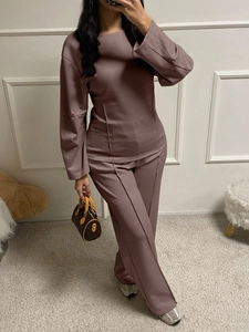 Detail of a casual two-piece purple long sleeve t-shirt and wide-leg pants set for women