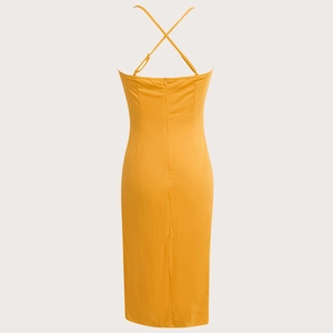 Robe midi jaune élégante dos nu avec bretelles croisées et coupe ajustée sexy