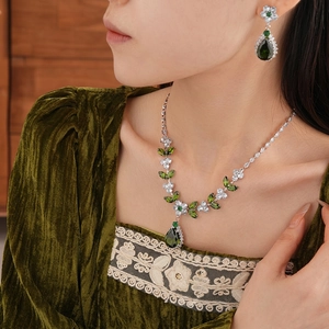 Elegant green leaf jewelry set with pear-cut emerald zircon and silver chain