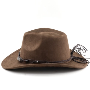 Brauner Cowboyhut aus Wildlederimitat mit geflochtenem Band, Holzperlen und Silberschnalle