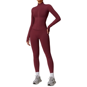 Damen Yoga-Set in Burgund mit schmal geschnittener Zipper-Jacke und High-Waist-Leggings