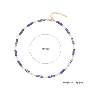 Dettaglio della collana di pietre dure con misure 40+5 cm e peso di 11,5 g specificati