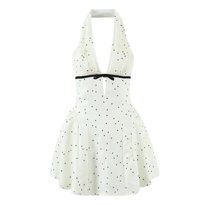 Robe d'été à pois, licou avec décolleté en V profond et détail de nœud en blanc et noir
