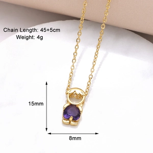Détail du collier pendentif garçon doré avec zircon cœur violet et spécifications de taille
