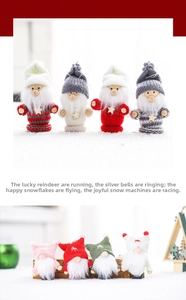 Détail de gnomes de Noël en tricot avec de longues barbes blanches et des bonnets pointus