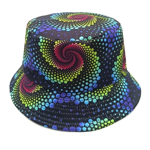 Cappello da pescatore reversibile con motivo a spirale psichedelica colorata su nero