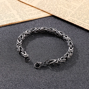 Close-up of 6mm Byzantine chain bracelet in vintage silver stainless steel with lobster clasp
