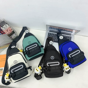 Sac De Poitrine En Toile Pour Enfants Grande Capacité Bandoulière Garçons Filles Avec Pendentif En Peluche Léger