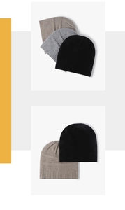 Details von Strickmützen in Schwarz, Grau und Khaki mit gerippter Textur für den Winter