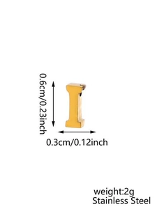 Detailed dimensions of gold letter I pendant in stainless steel measuring 0.6cm by 0.3cm