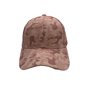 Classic camo baseball cap in pink-brown tones with curved brim and 6-panel structure