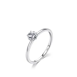 Minimalist S925 sterling silver star ring featuring a brilliant five-point cubic zirconia