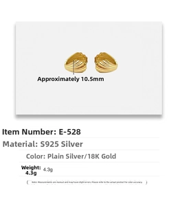 Detailansicht der S925 Silber Muschelohrringe mit 10,5 mm Größe und Gold-Finish